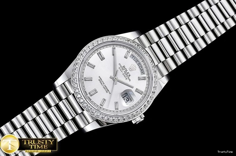 0321 RDD0207F – DayDate Compact 677